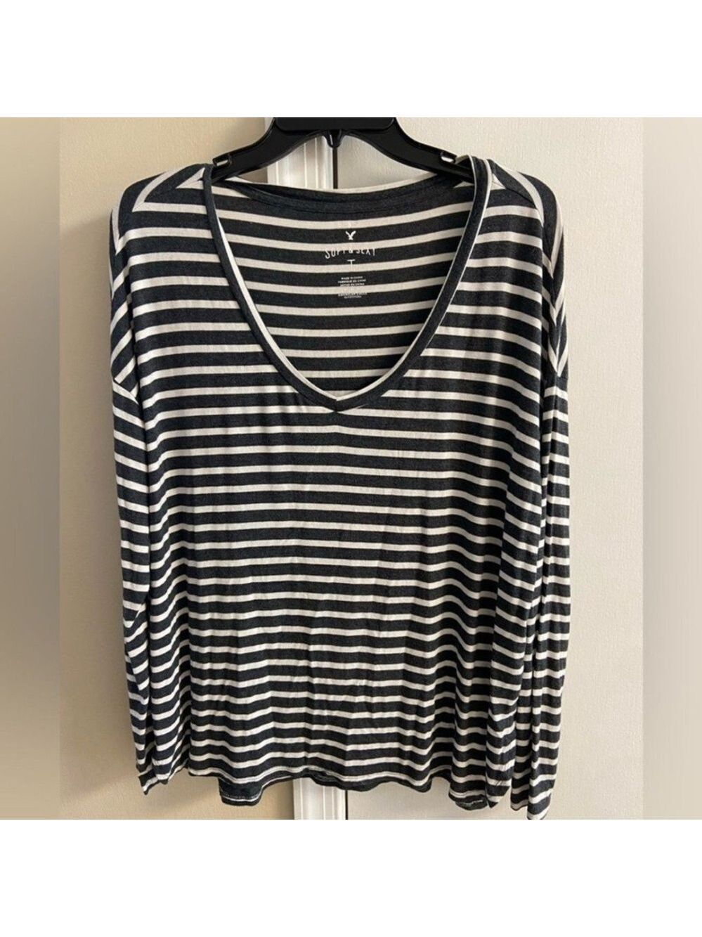 American Eagle Outfitters soft & sexy Striped V-Neck Long Sleeve top Medium